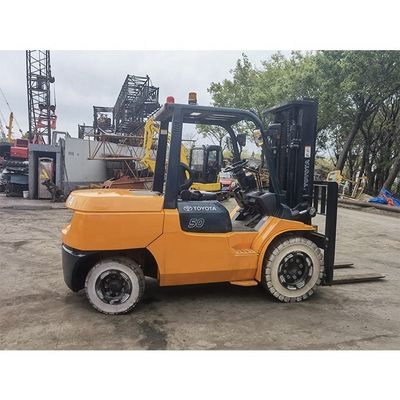 Camión elevador Toyota 7f50 de 5000 kg con 3 mástiles y 6000 mm de altura de elevación en Shanghai
