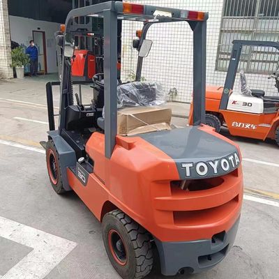 3 toneladas 3000 kg Toyota Forklift usado FDZN30 con motor japonés ISUZU en buenas condiciones