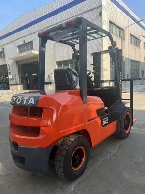 3 toneladas 3000 kg Toyota Forklift usado FDZN30 con motor japonés ISUZU en buenas condiciones