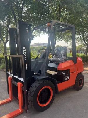 3 toneladas 3000 kg Toyota Forklift usado FDZN30 con motor japonés ISUZU en buenas condiciones
