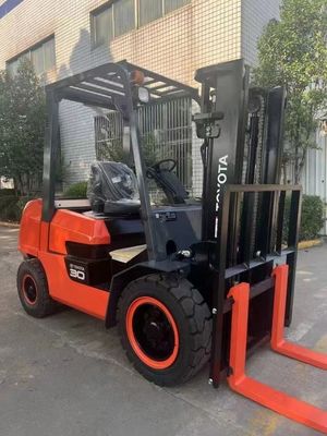 3 toneladas 3000 kg Toyota Forklift usado FDZN30 con motor japonés ISUZU en buenas condiciones