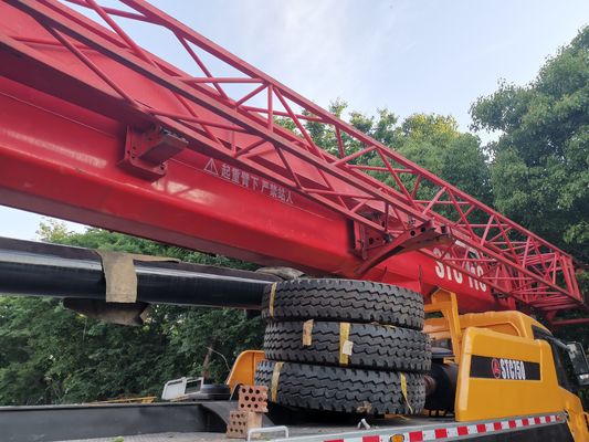 Una grúa de camión móvil hidráulico usado SANY de 75 toneladas STC750 con motor original