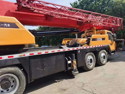 Una grúa de camión móvil hidráulico usado SANY de 75 toneladas STC750 con motor original