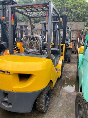 Ponga su tienda de alimentos en movimiento con la carretilla elevadora diesel Komatsu FD30 de 3 toneladas FD25 FD40 FD50