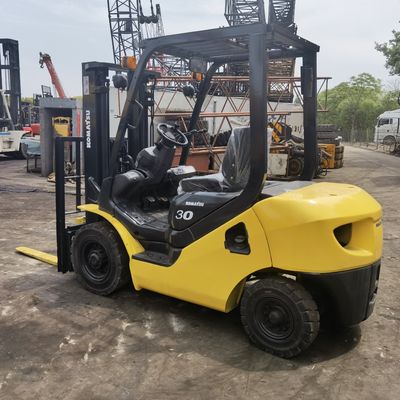 Fuente de alimentación manual 3 toneladas Komatsu FD30 elevadora elevadora para operaciones de almacén sin problemas