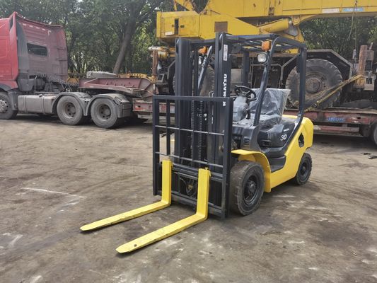 Fuente de alimentación manual 3 toneladas Komatsu FD30 elevadora elevadora para operaciones de almacén sin problemas