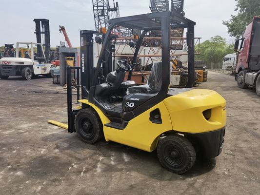 Fuente de alimentación manual 3 toneladas Komatsu FD30 elevadora elevadora para operaciones de almacén sin problemas