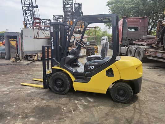 Fuente de alimentación manual 3 toneladas Komatsu FD30 elevadora elevadora para operaciones de almacén sin problemas