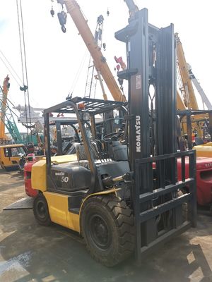 Las máquinas de montacargas usadas más vendidas de Komatsu de 2,5 toneladas 3,5 toneladas 5 toneladas en buenas condiciones
