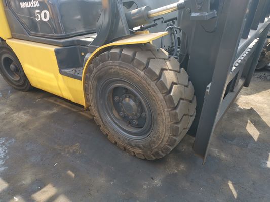 Las máquinas de montacargas usadas más vendidas de Komatsu de 2,5 toneladas 3,5 toneladas 5 toneladas en buenas condiciones