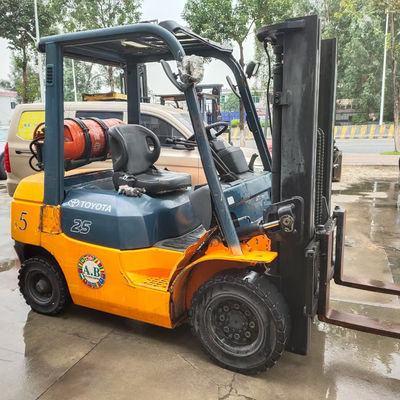 Ancho de horquilla de rutina Toyota Diésel carretilla elevadora de 4 toneladas con altura de elevación de 6 m y motor japonés