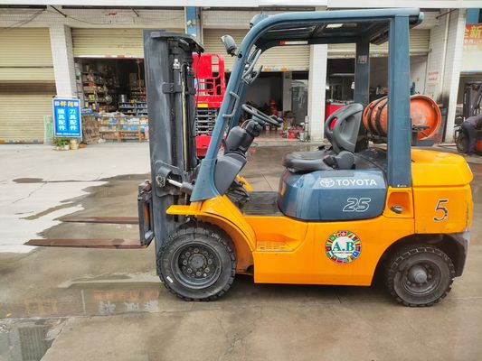 Ancho de horquilla de rutina Toyota Diésel carretilla elevadora de 4 toneladas con altura de elevación de 6 m y motor japonés