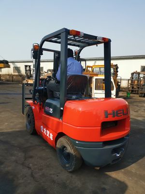 2.5 toneladas de carretilla elevadora diésel de helicóptero con certificación CE y dimensiones de horquilla de rutina