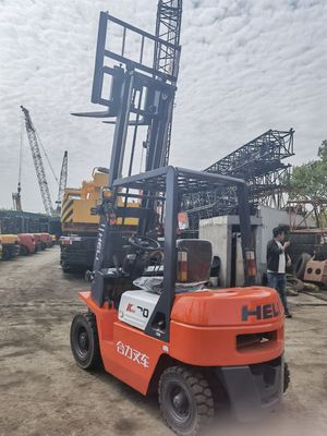 Camión de montacargas de 3 toneladas con motor diésel de gran potencia y cambio lateral y horquilla de rutina