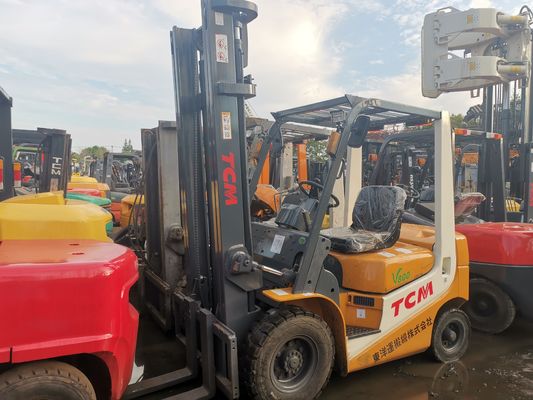 2500 kg Peso Camión elevador TCM usado FD25T6 2,5 toneladas Japón Original en buenas condiciones
