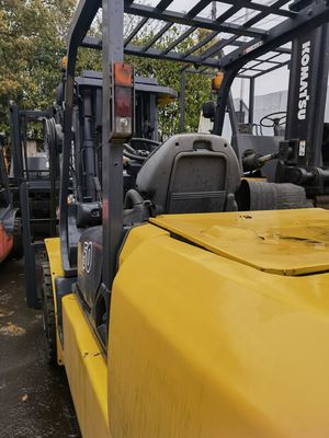 Komatsu 4.5T 3 etapas 4.5m altura de elevación carretilla elevadora japonesa original FD50 diesel usado