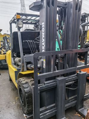 Komatsu 4.5T 3 etapas 4.5m altura de elevación carretilla elevadora japonesa original FD50 diesel usado
