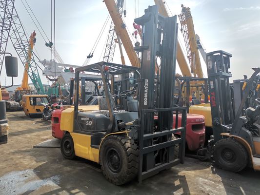 Japón Komatsu 5T FD25 FD30T-16 carretillas elevadoras diésel con dimensiones globales de 2,7*1,2*2,1m