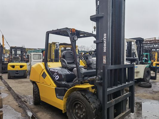 Camiones de montacargas diésel Komatsu de 5 toneladas usados FD50-10 FD50-7 Camiones de montacargas con mástil de 2 etapas