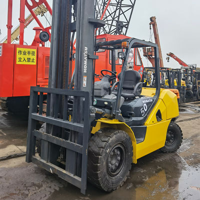 Shanghai Instock Komatsu FD50-10 de 5 toneladas carretilla elevadora con 2,5 toneladas 3 toneladas 3,5 toneladas 5 toneladas 7 toneladas 15 toneladas