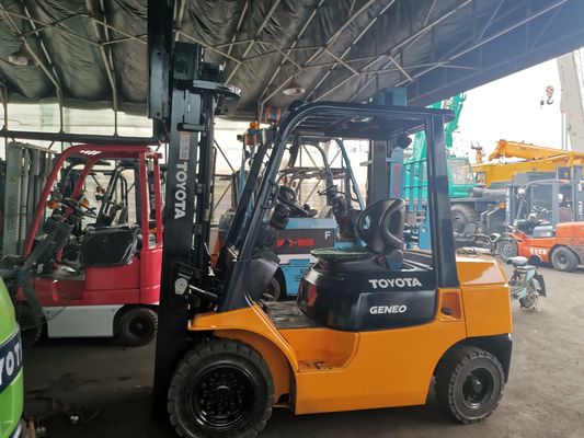 Camión elevador industrial de 2,5 toneladas con asiento Toyota Altura de elevación de asiento 4,8m 4,5m 6m Usado