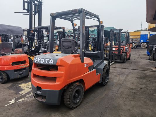 Precio asequible Toyota FD30 Usado carretilla elevadora de 3 toneladas con cilindro medio y ancho de horquilla rutina