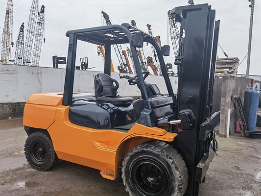 Toyota usado Gasolina 2.5ton 3 toneladas en Shanghai Yard con ancho de horquilla rutina