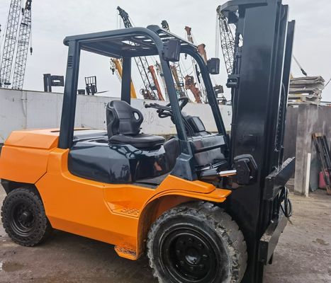 Toyota usado Gasolina 2.5ton 3 toneladas en Shanghai Yard con ancho de horquilla rutina