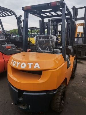 Toyota 3.5 toneladas usadas FD35 Diésel carretilla elevadora en Shanghai patio con 3500 kg de ancho de horquilla