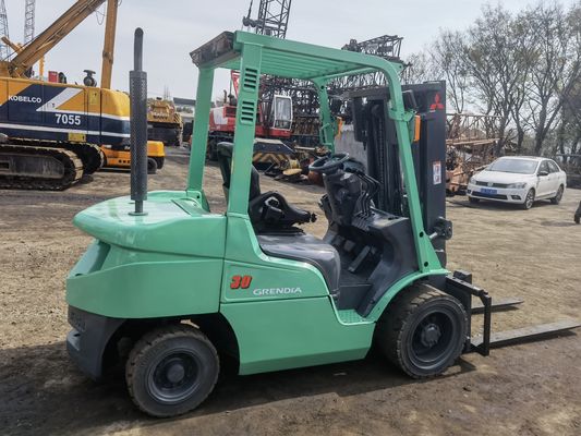 Condiciones de trabajo estables Mitsubishi de segunda mano 3 toneladas FD30 carretilla elevadora con 180 mm de ancho de horquilla