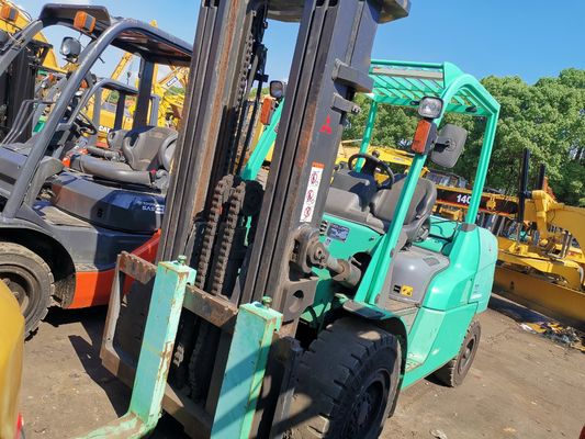5.5 toneladas MITSUBISHI diesel carretilla elevadora con 180 mm de ancho de horquilla de Japón en buenas condiciones