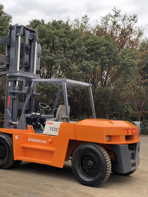 Camión elevador de 10 toneladas FD100 TCM en buenas condiciones con motor diesel y anchura de tenedor de rutina