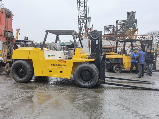 Camión elevador diésel TCM FD100 de 10 toneladas con altura de elevación de 3 m y anchura de horquilla de 4,5 m en Shanghai