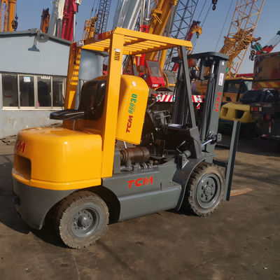 Potente TCM Telescópico Diesel FD30 T5 montacargas 3 toneladas 45 recogida en la reparación de maquinaria