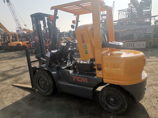Potente TCM Telescópico Diesel FD30 T5 montacargas 3 toneladas 45 recogida en la reparación de maquinaria