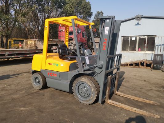 Potente TCM Telescópico Diesel FD30 T5 montacargas 3 toneladas 45 recogida en la reparación de maquinaria