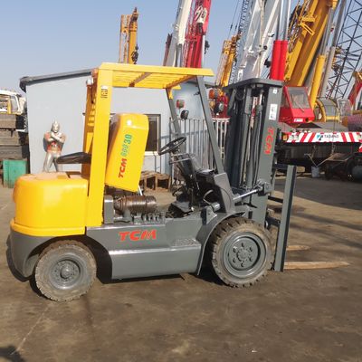 Potente TCM Telescópico Diesel FD30 T5 montacargas 3 toneladas 45 recogida en la reparación de maquinaria