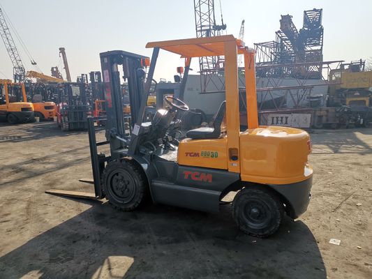 Potente TCM Telescópico Diesel FD30 T5 montacargas 3 toneladas 45 recogida en la reparación de maquinaria