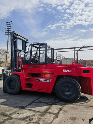 Experimenta un rendimiento superior con una carretilla elevadora diesel Mitsubishi FD250 de 25 toneladas usada