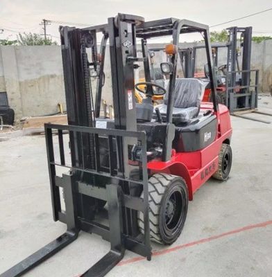Carrera elevadora Hangcha H30 de 3 toneladas para talleres de reparación de maquinaria