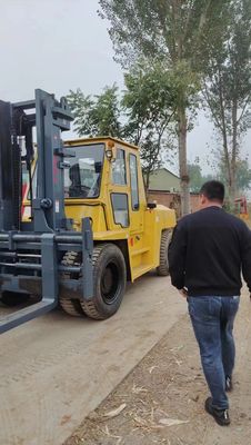 Camión elevador TCM de 20 toneladas originario de Japón y propulsado por motor diesel para bebidas alimentarias