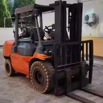Toyota FD50 de segunda mano de 5 toneladas con un peso de 5000 KG y buen trabajo en buenas condiciones