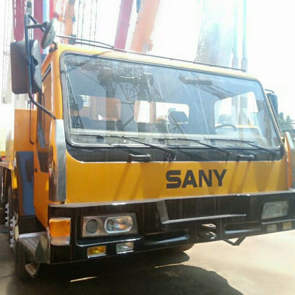 Grúa de camión SANY usada de 55 toneladas con válvula hidráulica original en buenas condiciones de funcionamiento