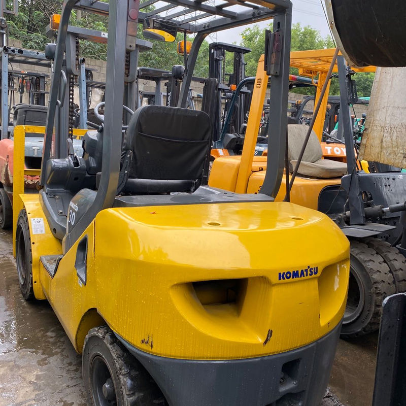 4300 KG Peso usado Komatsu FD30 carretilla elevadora para Japón FD30 FD50 FD70 FD100 FD150 FD200