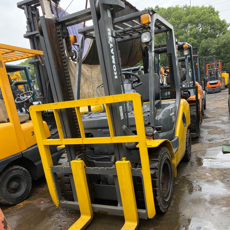Ponga su tienda de alimentos en movimiento con la carretilla elevadora diesel Komatsu FD30 de 3 toneladas FD25 FD40 FD50