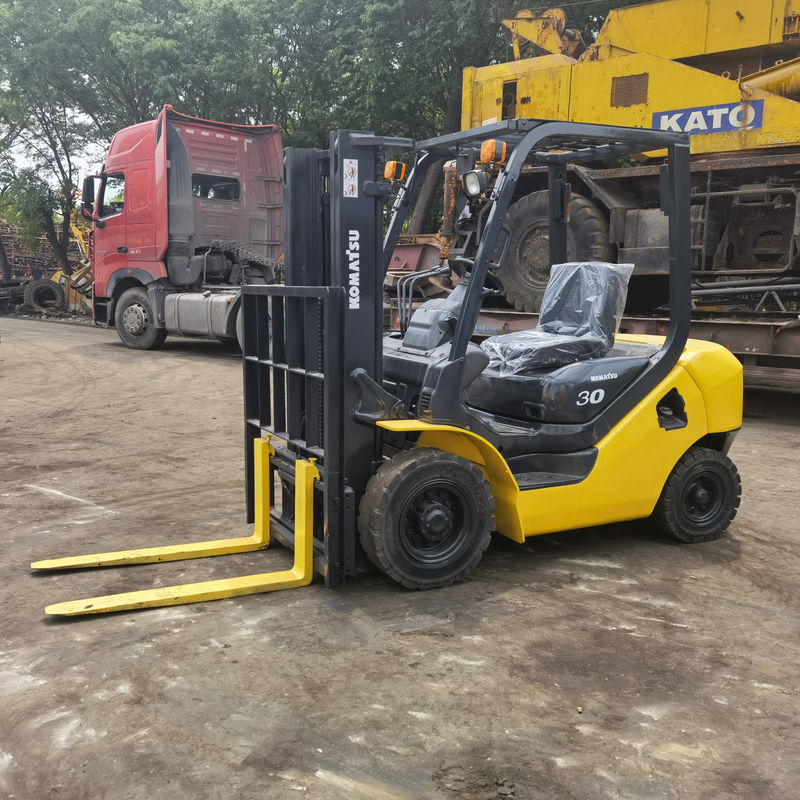 Fuente de alimentación manual 3 toneladas Komatsu FD30 elevadora elevadora para operaciones de almacén sin problemas