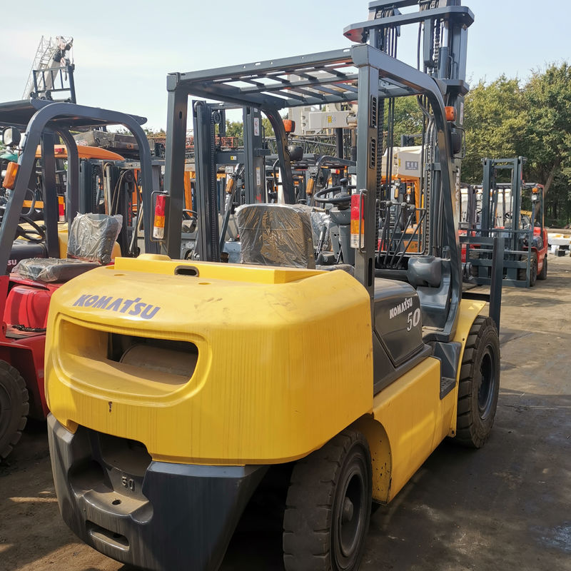 Las máquinas de montacargas usadas más vendidas de Komatsu de 2,5 toneladas 3,5 toneladas 5 toneladas en buenas condiciones