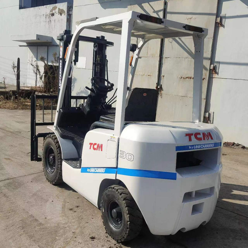 Potente carretilla elevadora diésel TCM de 2.5 toneladas con altura de elevación de 3 m y cilindro personalizable