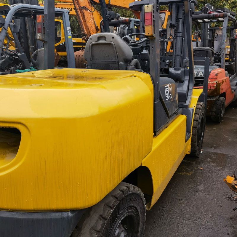 Komatsu 4.5T 3 etapas 4.5m altura de elevación carretilla elevadora japonesa original FD50 diesel usado