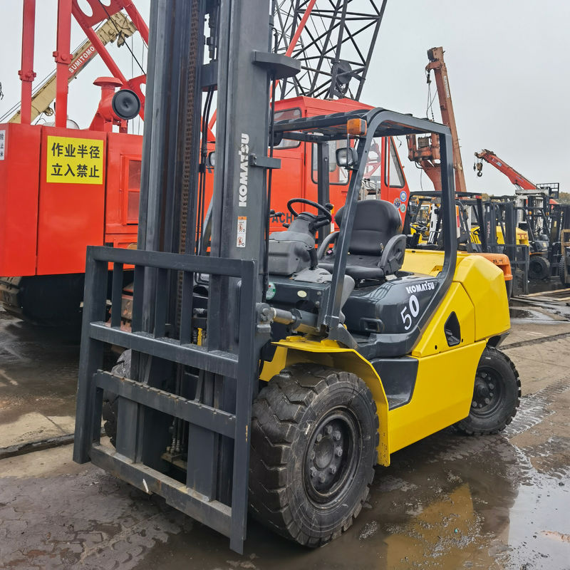 Shanghai Instock Komatsu FD50-10 de 5 toneladas carretilla elevadora con 2,5 toneladas 3 toneladas 3,5 toneladas 5 toneladas 7 toneladas 15 toneladas